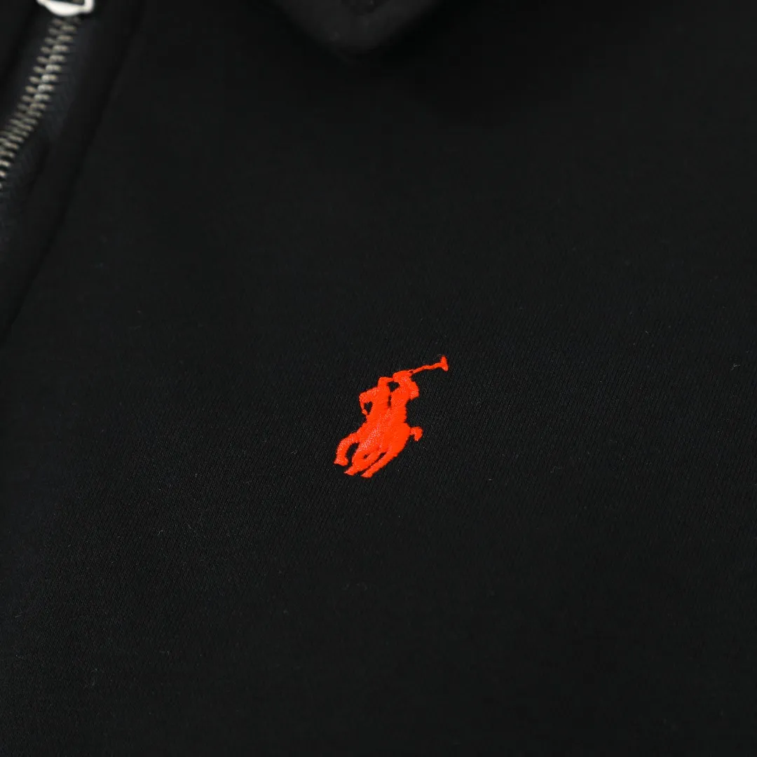 P260 #R99 Ralph Lauren pony logo eight-color half-zip lapel sweatshirt. Wear three times in one suit, easy to switch styles: Fully stand-up collar mode: crisp lapel three-dimensional windproof, taking into account warmth and cool lines, full of coolness ▫️Half-open lazy mode: slightly exposed collarbone, relaxed and comfortable | Pair with a shirt or high collar to show the intellectual atmosphere ▫️Full-open V-neck mode: Visually extends the neck-shoulder ratio | Stacking is more layered, hiding the flesh and making it look slimmer, making it easy to wear with a sense of luxury. Genderless design, shared wardrobe concept: White is gentle and elegant | Black is cool and slimming | Both colors can be used to create a couple CP look. 8 colors are available in the full line | From classic to soft | Meet all daily and occasion dressing needs Quality is reflected in the details: Micro-label logo embroidery | Loose but not procrastinating tailoring | High-grade fabrics ensure a comfortable fit. Easily manage various scenarios such as workplace commuting, weekend leisure, and date travel, effortless chic is the definition of effortless chic.  Color: Black White Navy Mint Green Khaki Pink Yellow Army Green Size: S M L